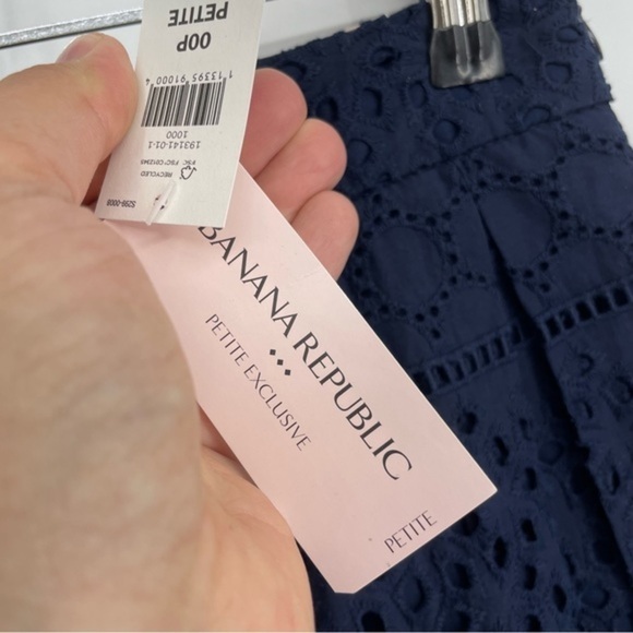NWT Banana Republic Eyelet Pleated Skirt Sz 00 petite - Picture 3 of 9